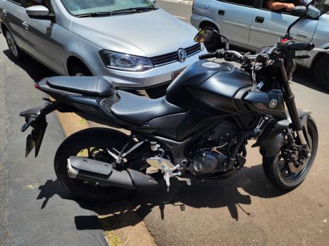 YAMAHA MT-03 300 ABS, Foto 1