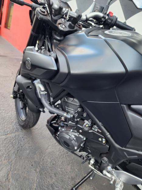YAMAHA MT-03 300 ABS, Foto 9