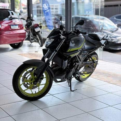 YAMAHA MT-03 300 ABS, Foto 1