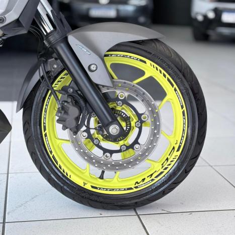 YAMAHA MT-03 300 ABS, Foto 10