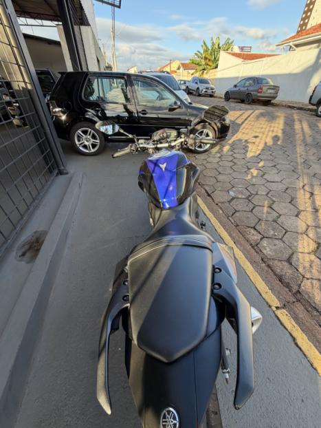 YAMAHA MT-03 300 ABS, Foto 1