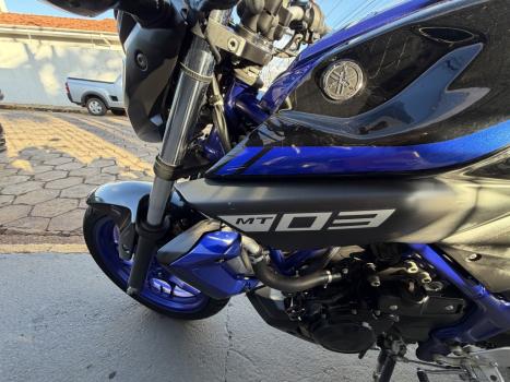 YAMAHA MT-03 300 ABS, Foto 2