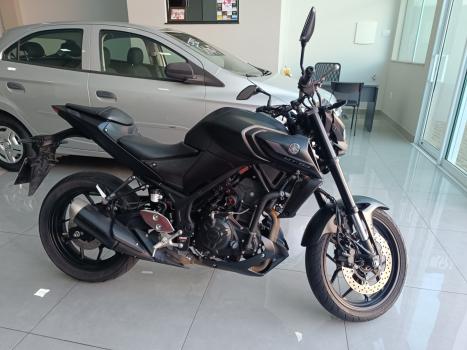YAMAHA MT-03 300 ABS, Foto 2
