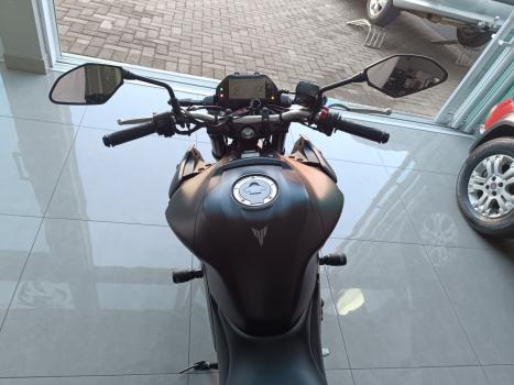 YAMAHA MT-03 300 ABS, Foto 6