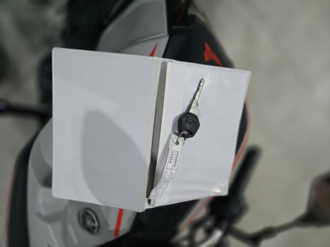 YAMAHA MT-03 300 ABS, Foto 4