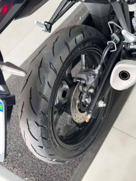 YAMAHA MT-03 300 ABS, Foto 10