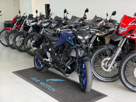 YAMAHA MT-03 300 ABS, Foto 2