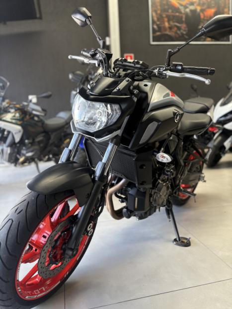 YAMAHA MT-07 700 ABS, Foto 5