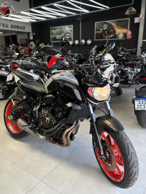 YAMAHA MT-07 700 ABS, Foto 6