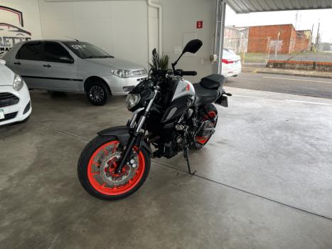 YAMAHA MT-07 700 ABS, Foto 2