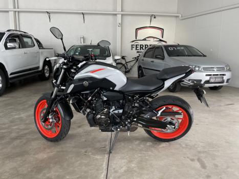 YAMAHA MT-07 700 ABS, Foto 3