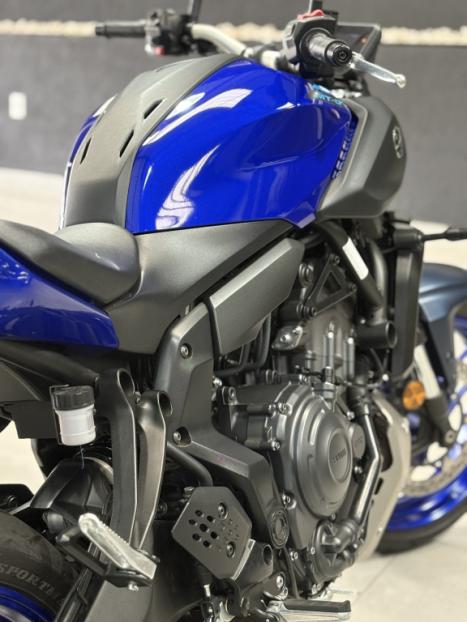 YAMAHA MT-07 700 ABS, Foto 3