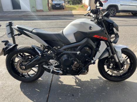 YAMAHA MT-09 850 ABS, Foto 1