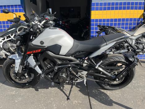 YAMAHA MT-09 850 ABS, Foto 2