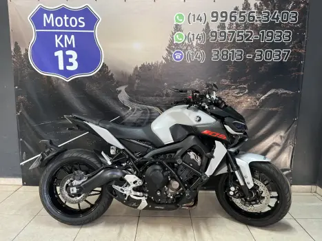 YAMAHA MT-09 850 ABS, Foto 1