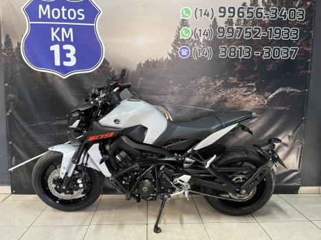 YAMAHA MT-09 850 ABS, Foto 2