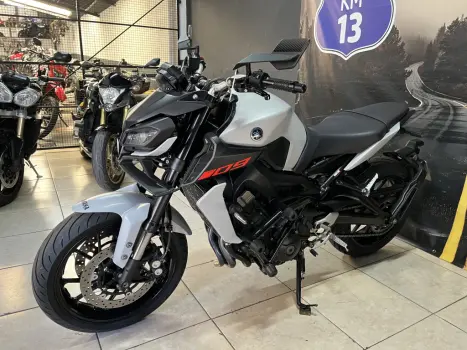 YAMAHA MT-09 850 ABS, Foto 4