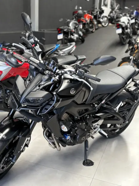 YAMAHA MT-09 850 ABS, Foto 1