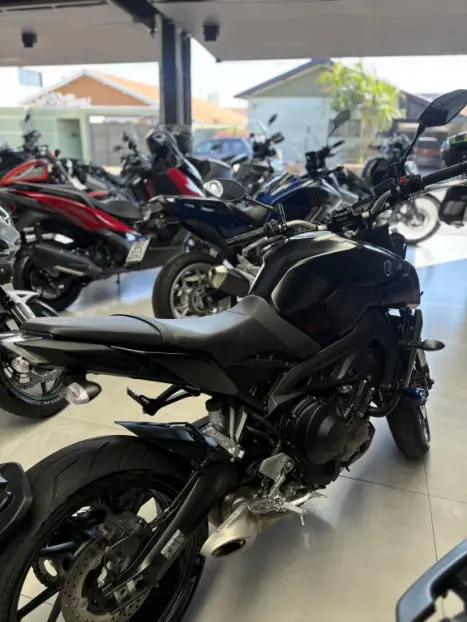 YAMAHA MT-09 850 ABS, Foto 2