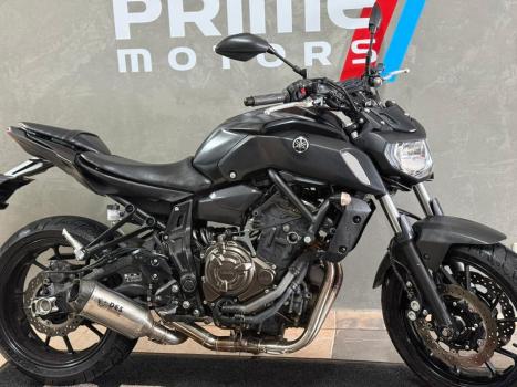 YAMAHA MT-09 850 ABS, Foto 2