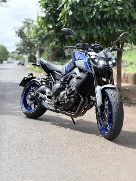 YAMAHA MT-09 850 ABS, Foto 1