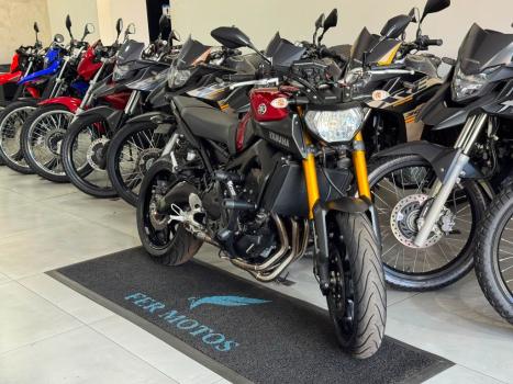 YAMAHA MT-09 850 ABS, Foto 2