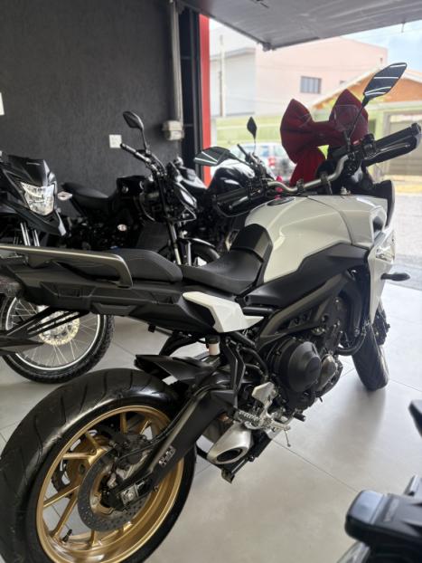 YAMAHA MT-09 Tracer GT 900 , Foto 6 YAMAHA MT-09 Tracer GT 900 , Foto 6