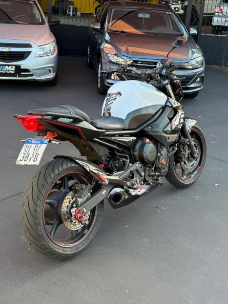 YAMAHA XJ6 600 F, Foto 7