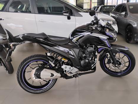 YAMAHA YS Fazer 250 LIMITED EDITION, Foto 2