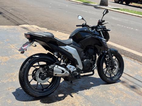 YAMAHA YS Fazer 250 , Foto 3