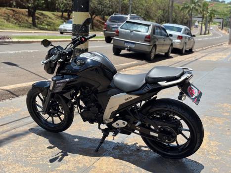 YAMAHA YS Fazer 250 , Foto 4