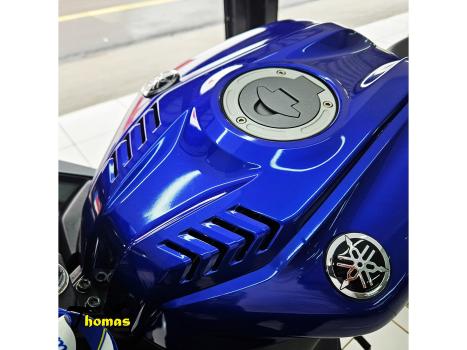 YAMAHA YZF R15 150 ABS, Foto 3