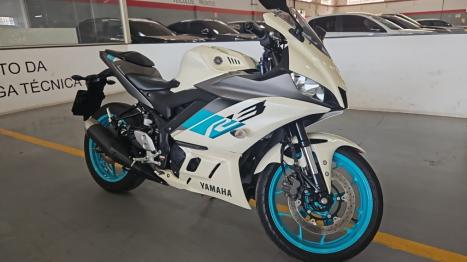 YAMAHA YZF R3 320 ABS, Foto 2