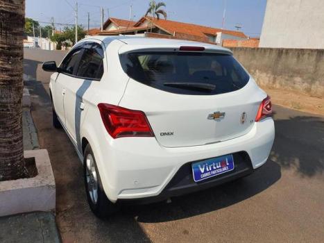 CHEVROLET Onix Hatch 1.4 4P FLEX LT, Foto 7