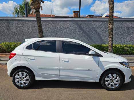 CHEVROLET Onix Hatch 1.4 4P FLEX LT, Foto 3