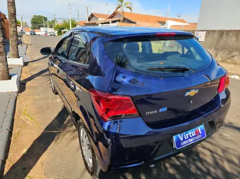 CHEVROLET Onix Hatch 1.0 4P FLEX LT, Foto 3