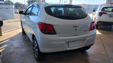 CHEVROLET Onix Hatch 1.4 4P FLEX LTZ, Foto 5