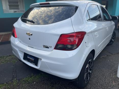 CHEVROLET Onix Hatch 1.4 4P FLEX LT, Foto 4