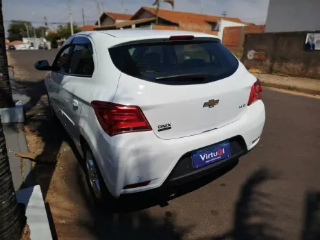 CHEVROLET Onix Hatch 1.4 4P FLEX LT, Foto 4