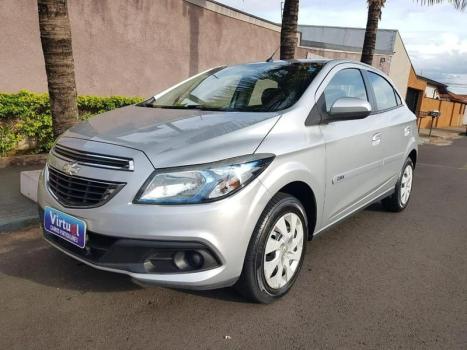 CHEVROLET Onix Hatch 1.4 4P FLEX LT, Foto 3