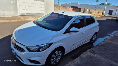 CHEVROLET Onix Hatch 1.4 4P FLEX LT, Foto 3
