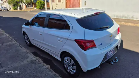 CHEVROLET Onix Hatch 1.4 4P FLEX LT, Foto 4