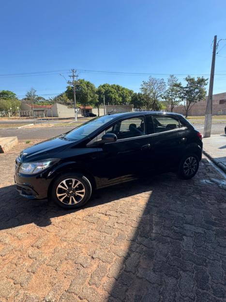 CHEVROLET Onix Hatch 1.4 4P FLEX LT, Foto 4