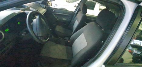 FORD Fiesta Hatch 1.6, Foto 11