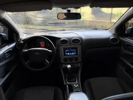 FORD Focus Hatch 2.0 16V 4P GLX, Foto 8