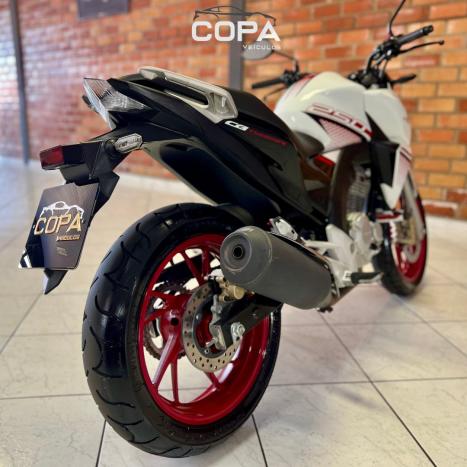 HONDA CB 250 F Twister FLEXONE, Foto 4