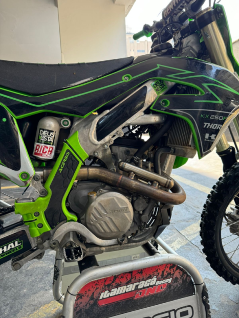 KAWASAKI KX 250 F , Foto 2