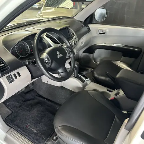 MITSUBISHI L 200 Triton 3.5 V6 HPE 4X4 FLEX CABINE DUPLA AUTOMTICO, Foto 9