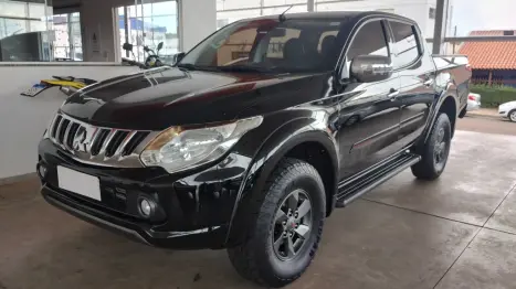 MITSUBISHI L 200 Triton 2.4 16V SPORT HPE 4X4 CABINE DUPLA TURBO DIESEL AUTOMTICO, Foto 3