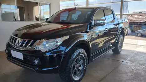MITSUBISHI L 200 Triton 2.4 16V SPORT HPE 4X4 CABINE DUPLA TURBO DIESEL AUTOMTICO, Foto 3